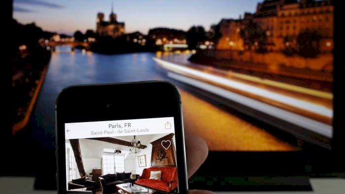 Airbnb joins calls for a new EU authority on technology